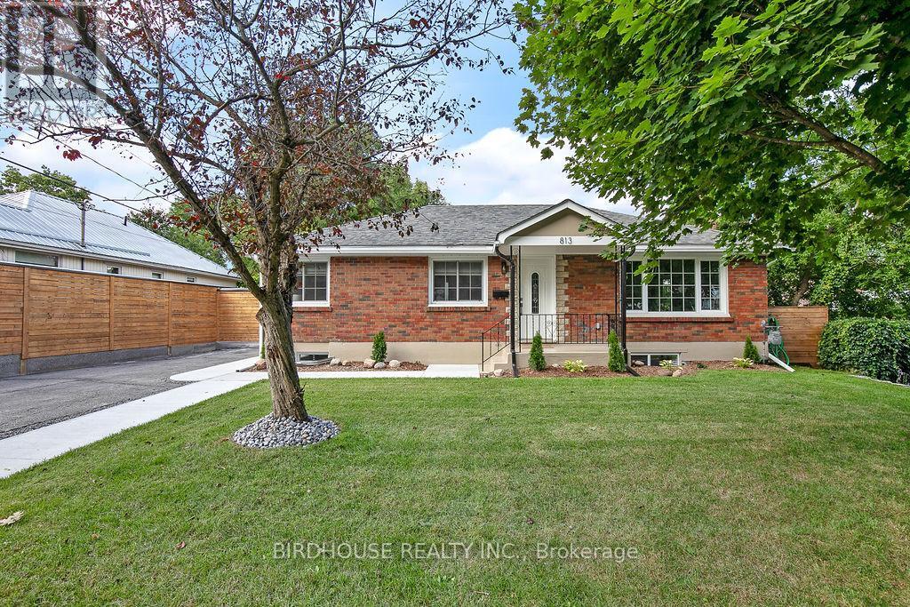 813 Aylmer St N in Peterborough, ON - Building Photo
