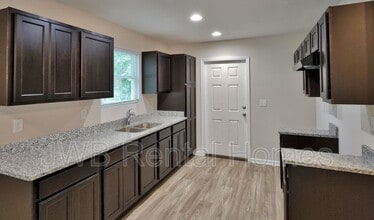 2214 Spires Ave in Jacksonville, FL - Building Photo - Building Photo