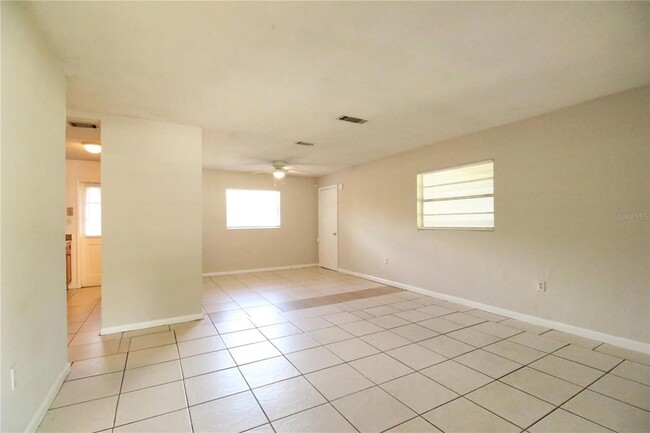 3827 NE 13th Dr in Gainesville, FL - Building Photo - Building Photo