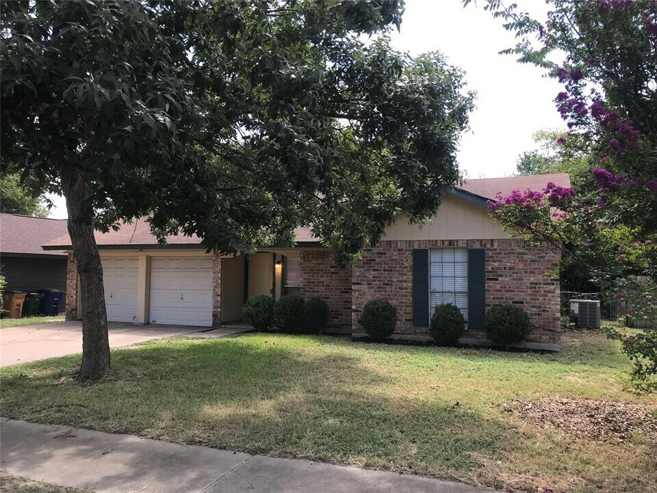 10009 Woodstock Dr in Austin, TX - Building Photo