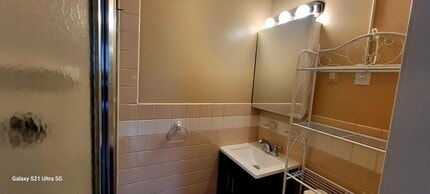 677 Leonard St, Unit 2 in Brooklyn, NY - Foto de edificio - Building Photo