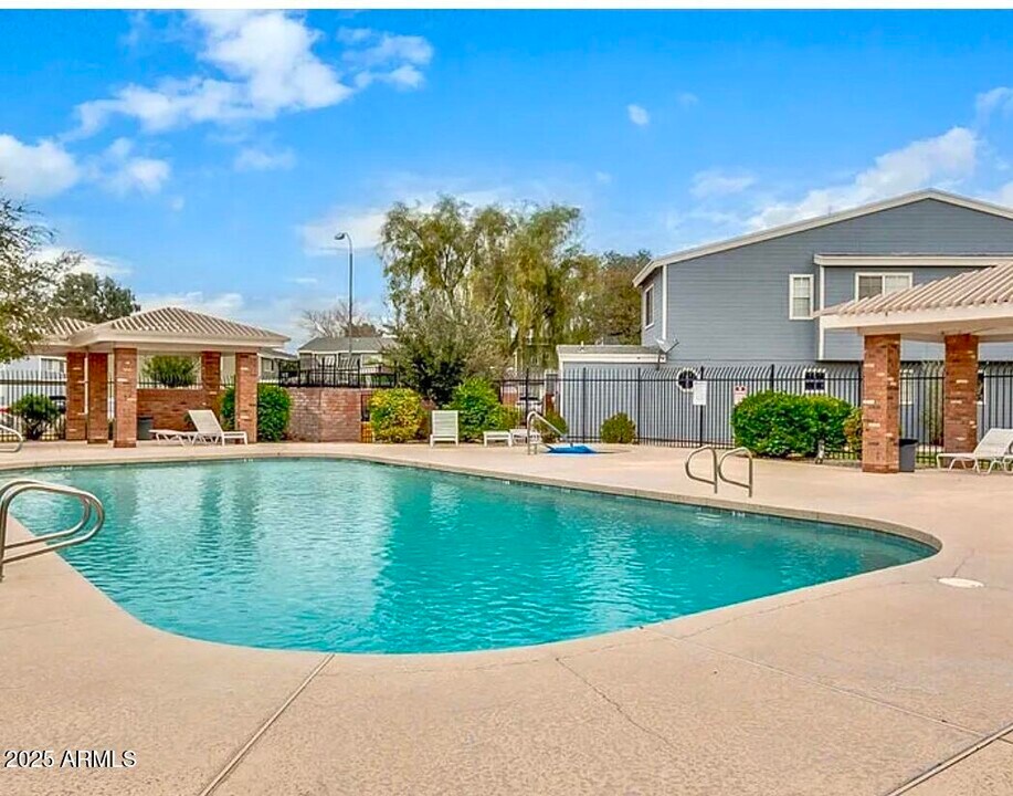 2301 E University Dr in Mesa, AZ - Building Photo