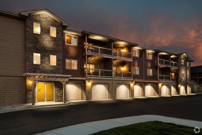Villas at Canyon Creek Apartments in Sioux Falls, SD - Foto de edificio - Building Photo