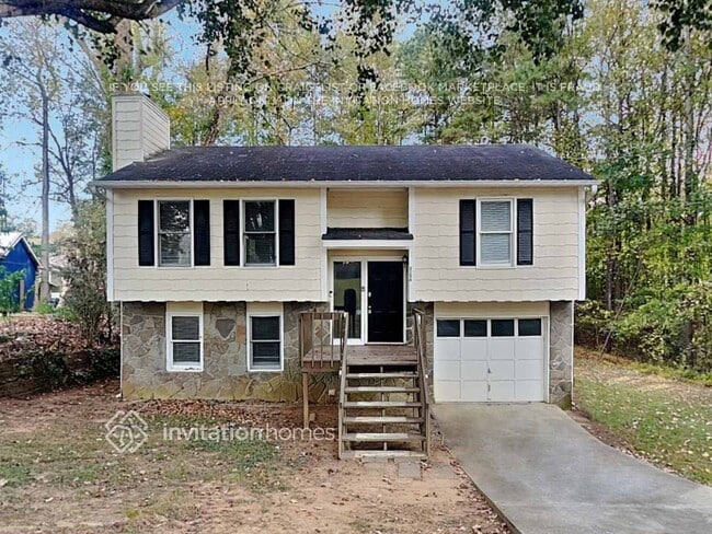 property at 3156 Fescue Cir