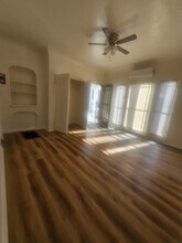 806 N Poinsettia Pl in Los Angeles, CA - Building Photo - Building Photo