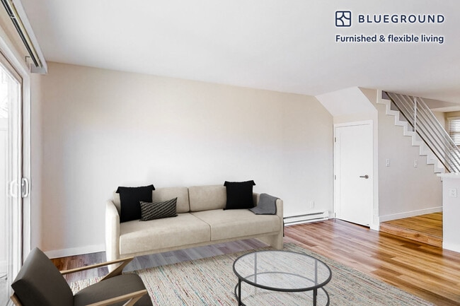 2106 Manhattan Beach Blvd in Redondo Beach, CA - Foto de edificio - Building Photo