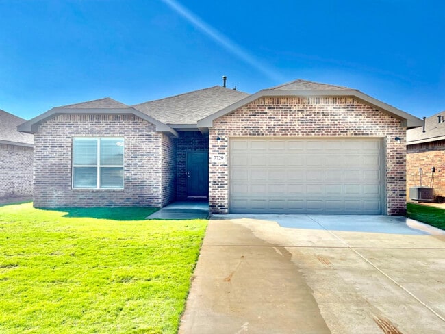 7729 96th St in Lubbock, TX - Foto de edificio - Building Photo