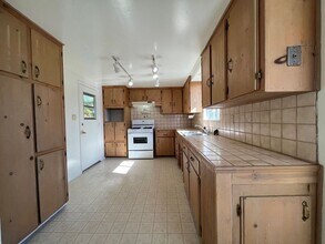 1093 Brighton Ave in Grover Beach, CA - Building Photo - Building Photo