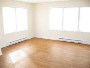 7 New St in Danbury, CT - Foto de edificio - Building Photo