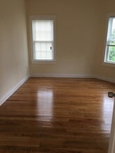 67 Varney St, Unit 2 in Lowell, MA - Foto de edificio - Building Photo