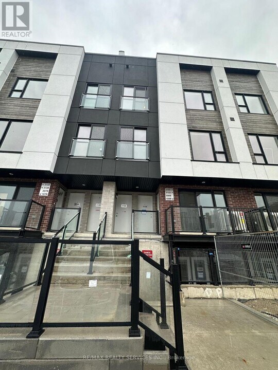 16 Melbourne Ave in St Catharines, ON - Building Photo