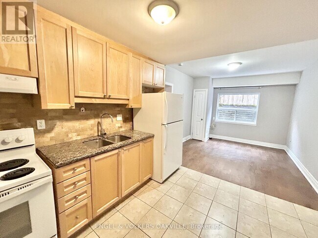 15 Thirty Third St in Toronto, ON - Building Photo - Building Photo