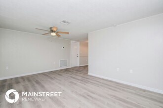 9211 Chatam Ln in Port Richey, FL - Foto de edificio - Building Photo