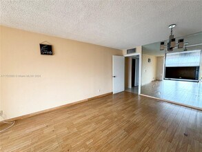 2101 Atlantic Shores Blvd in Hallandale Beach, FL - Building Photo - Building Photo