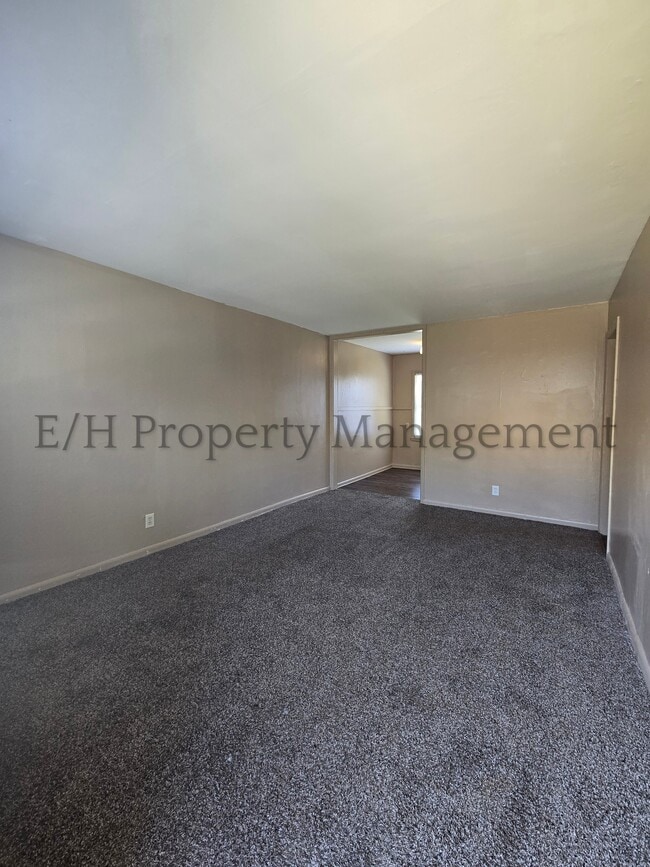 1956 S Hiram St in Wichita, KS - Building Photo - Building Photo