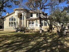 900 Wayside Dr in Wimberley, TX - Building Photo
