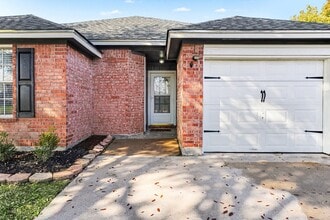 2705 Clara Ln in Texas City, TX - Building Photo - Building Photo