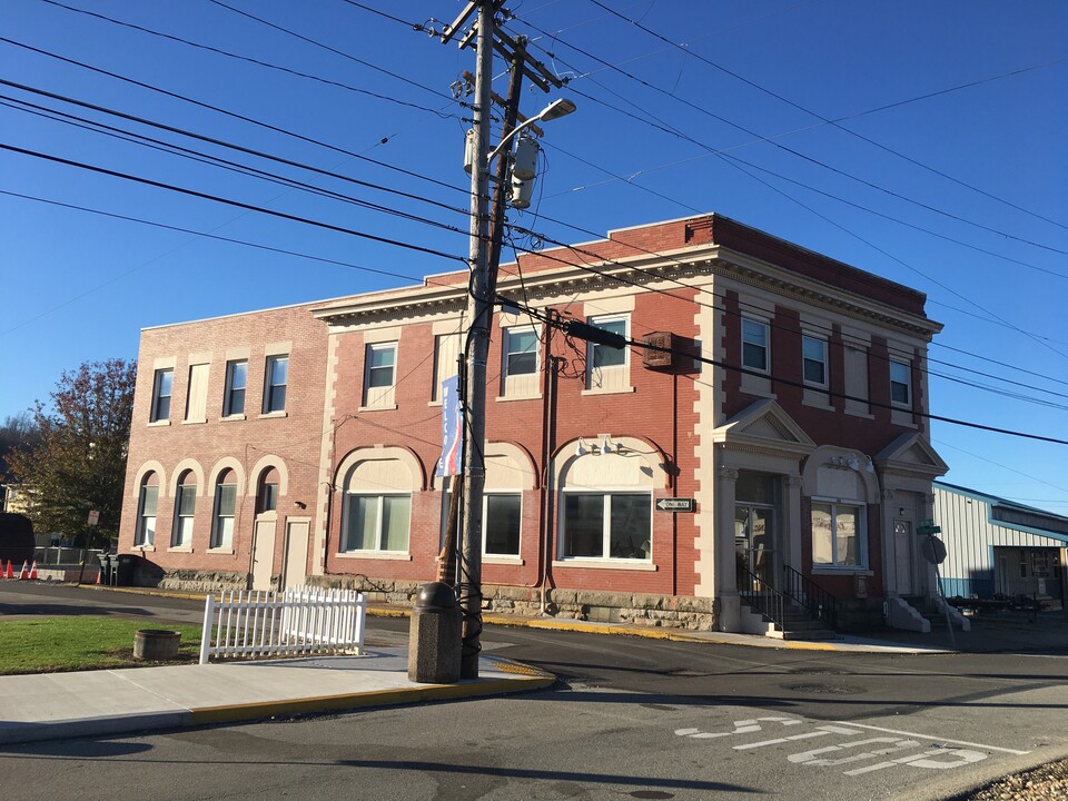 600 Furlong Ave in Roscoe, PA - Building Photo