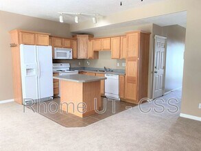 715 Villa Bluff Dr in Sandy, UT - Building Photo - Building Photo