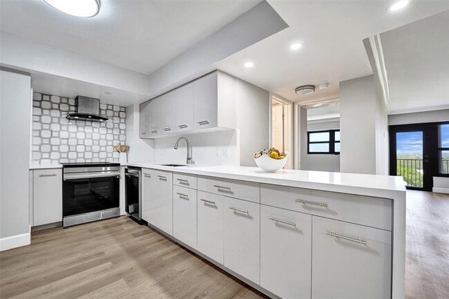 3200 Port Royale Dr N in Fort Lauderdale, FL - Building Photo - Building Photo