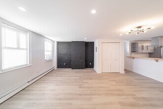 169 Halladay St in Jersey City, NJ - Building Photo - Building Photo