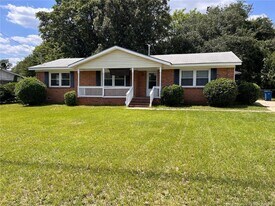 1728 St Augustine Ave in Fayetteville, NC - Building Photo