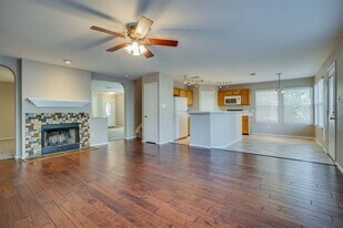 2032 Peregrine Ct in Lewisville, TX - Building Photo