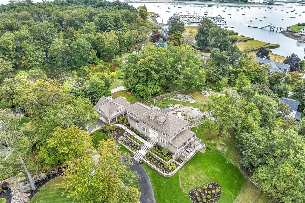 17 Atlantic Ave in Cohasset, MA - Building Photo