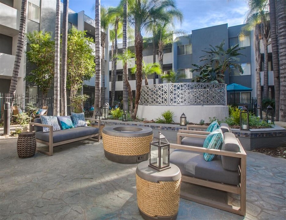 Candlewood North in Northridge, CA - Foto de edificio