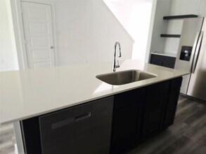 3131 Creston Gate Dr in Houston, TX - Building Photo - Building Photo