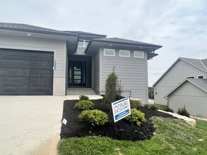 10985 S Millstone Dr in Olathe, KS - Foto de edificio - Building Photo