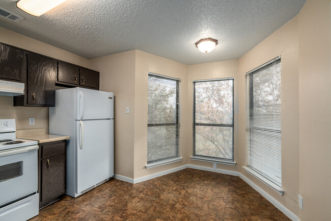 Cedar Station Apartments in Round Rock, TX - Foto de edificio - Interior Photo