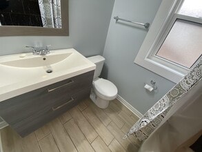 254 Holton Ave S in Hamilton, ON - Building Photo - Building Photo