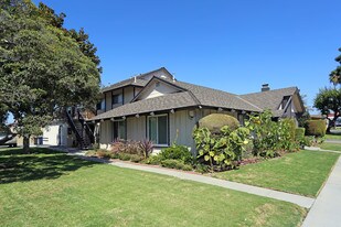 7331 Toulouse Dr in Huntington Beach, CA - Building Photo