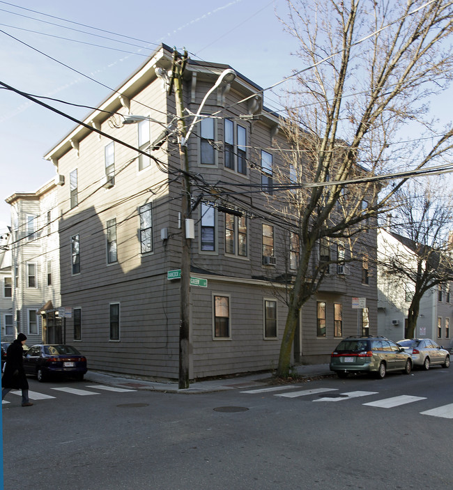 538 Green St in Cambridge, MA - Foto de edificio - Building Photo