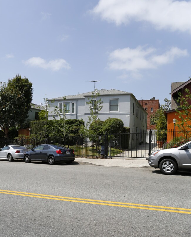 933 S Normandie Ave in Los Angeles, CA - Building Photo - Building Photo