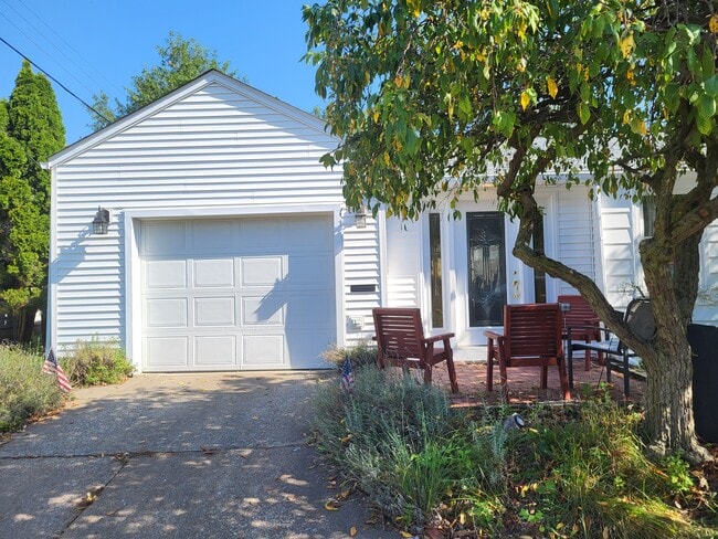 319 Shawnee Pl in Huron, OH - Building Photo - Building Photo