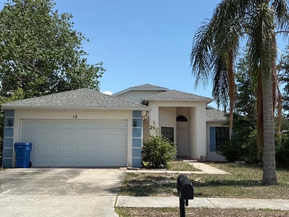 612 Lakemont Dr in Brandon, FL - Building Photo