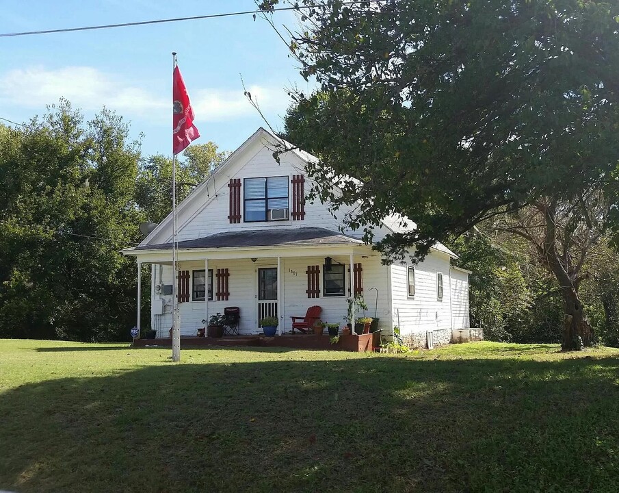 1501 E Garfield Ave in Guthrie, OK - Building Photo