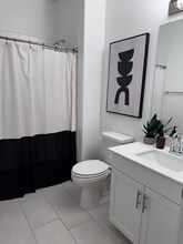 7783 Howard Ct in Hesperia, CA - Foto de edificio - Building Photo