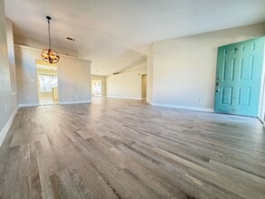 8605 Copper Mine Ave in Las Vegas, NV - Building Photo - Building Photo