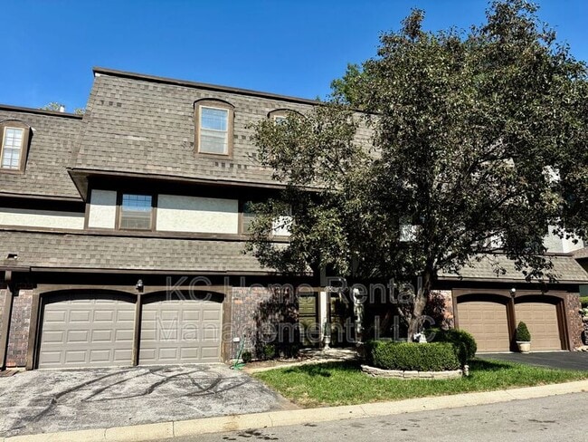 10205 CedarBrooke Ln in Kansas City, MO - Building Photo - Building Photo