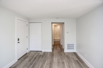 Charles Commons in Muncie, IN - Building Photo - Interior Photo