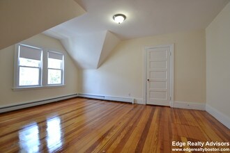43 Newcastle Rd, Unit 2 in Boston, MA - Foto de edificio - Building Photo
