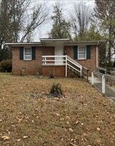 2423 Crestview Dr in Charlotte, NC - Building Photo