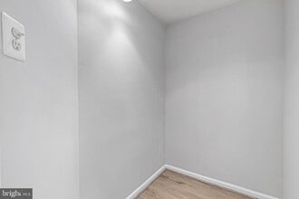 2752 Manhattan Pl in Vienna, VA - Building Photo - Building Photo