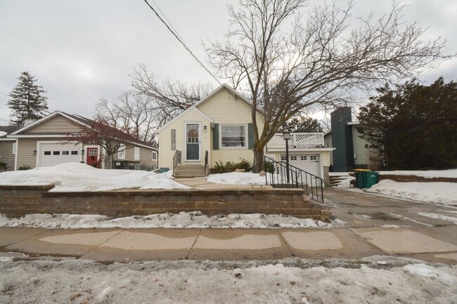 property at 138 14th St NE