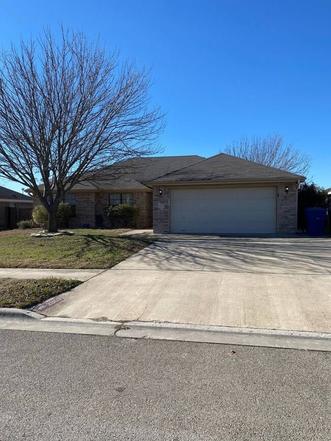 property at 2807 Lindsey Dr