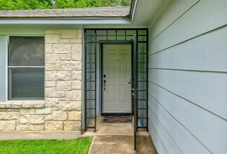 8412 Fall Meadow Ln in Austin, TX - Building Photo - Building Photo