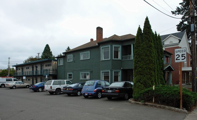 967 Patterson St in Eugene, OR - Foto de edificio - Building Photo